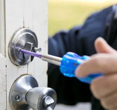 City Locksmith Store Kenmore, WA 425-492-9195 City Locksmith Store Kenmore, WA 425-492-9195 - 12-Changing-Locks